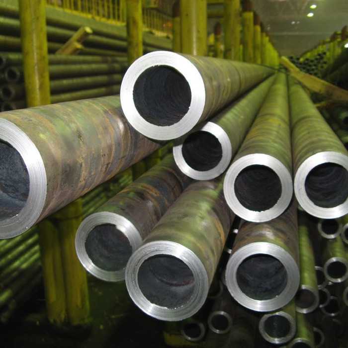 Труба бесшовная горячедеформированная 146х32 мм